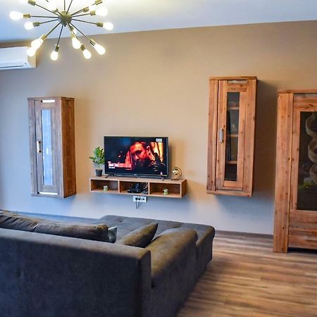 Wood Central Apartment Тимишоара Екстериор снимка