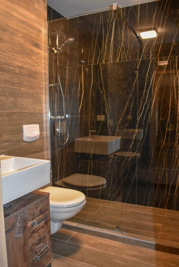 Wood Central Apartment Тимишоара Екстериор снимка